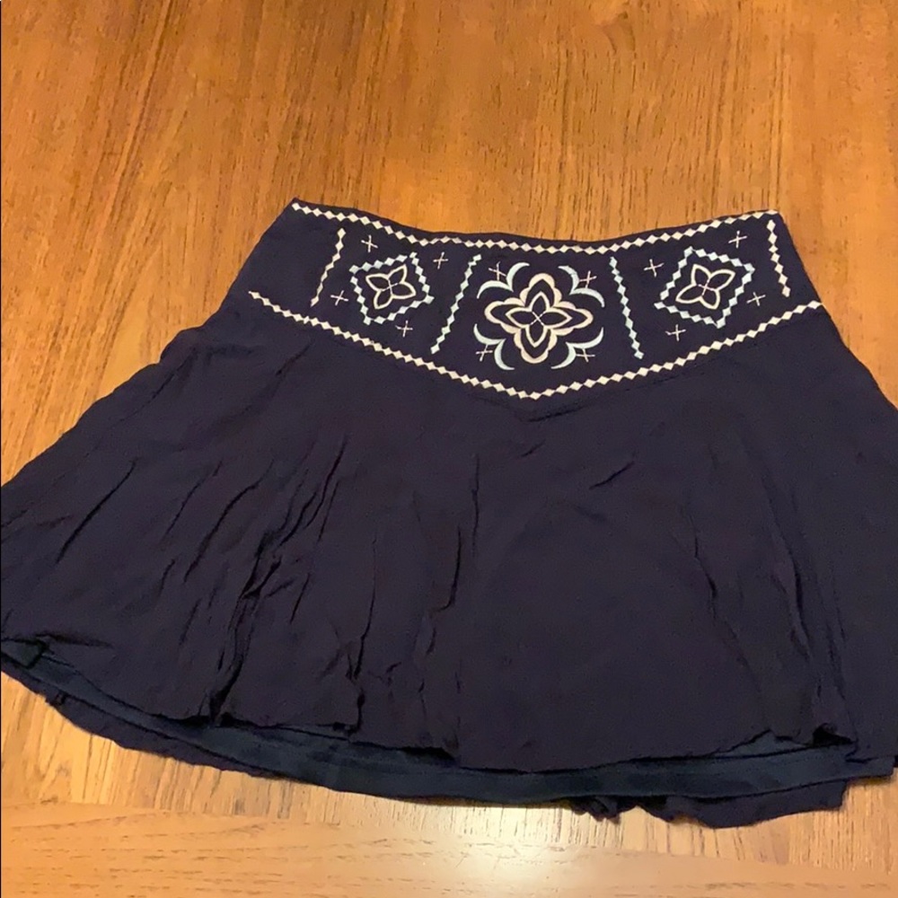 Like new short flowy skirt